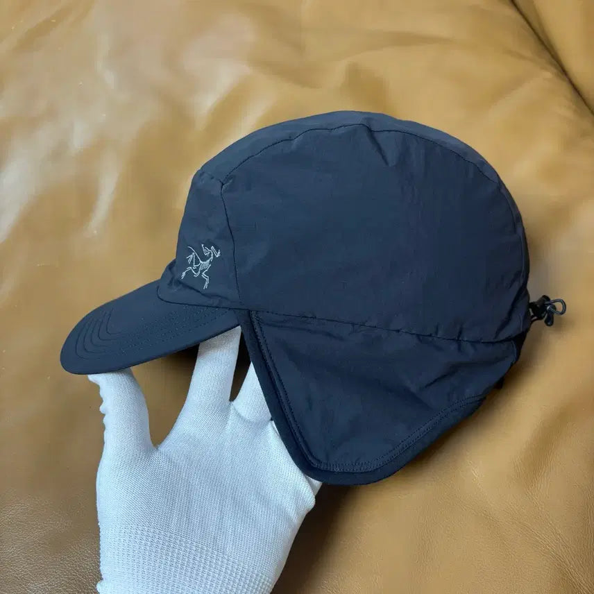 [BUNJANG] Arcteryx Proton Two-Way Camp Cap with Ear Flap Black / Arcteryx 아크테릭스 프로톤 투웨이 햇 캠프캡 이어플랩 모자 블랙
