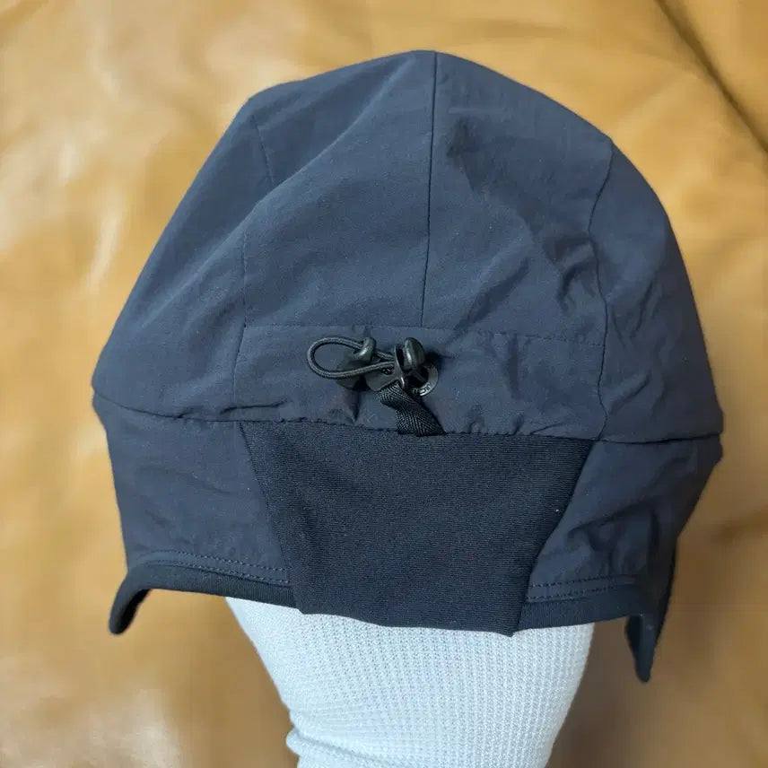[BUNJANG] Arcteryx Proton Two-Way Camp Cap with Ear Flap Black / Arcteryx 아크테릭스 프로톤 투웨이 햇 캠프캡 이어플랩 모자 블랙