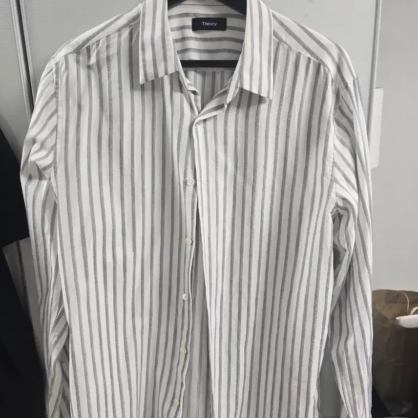 [SOLD OUT] Theory 띠어리 스트라이프 셔츠