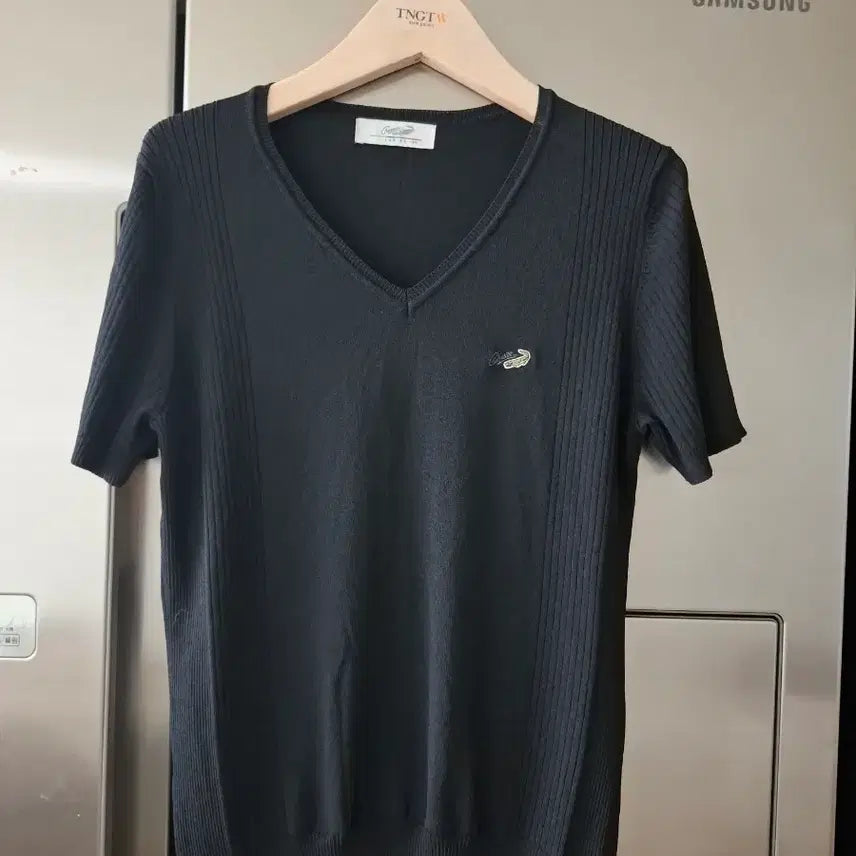 [SOLD OUT] 크로커다일 반팔 브이넥 니트 블랙