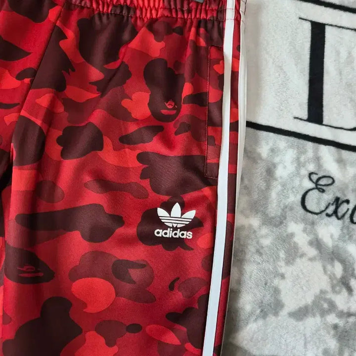 [SOLD OUT] 아디다스 BAPE 콜라보 트랙 팬츠 레드 카모