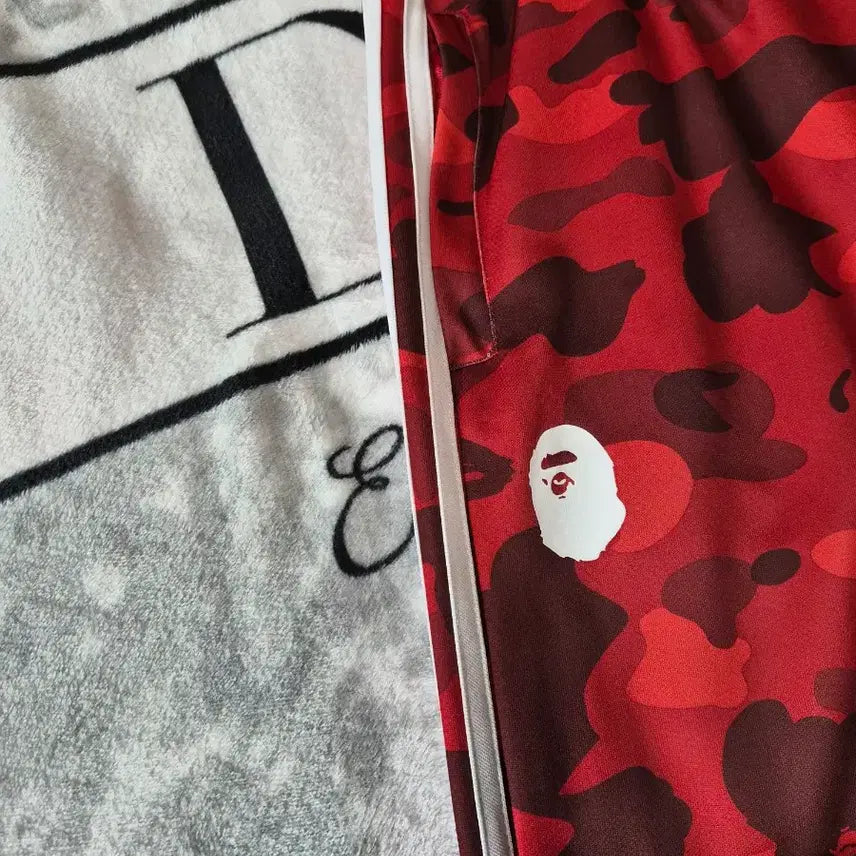 [SOLD OUT] 아디다스 BAPE 콜라보 트랙 팬츠 레드 카모