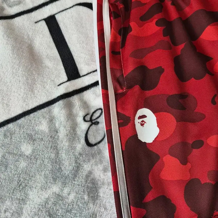 [SOLD OUT] 아디다스 BAPE 콜라보 트랙 팬츠 레드 카모