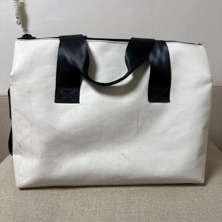 [SOLD OUT] 프라이탁 로이스 새상품