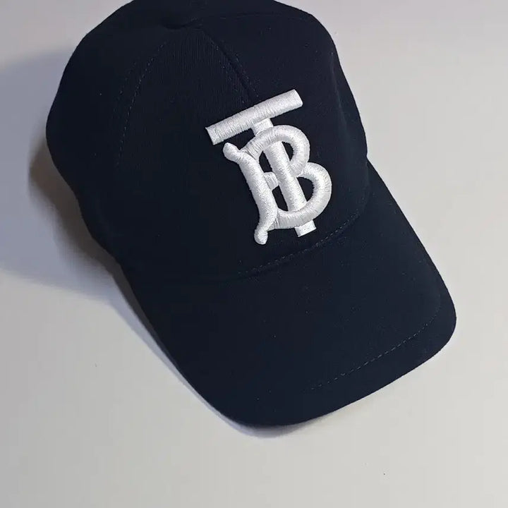 [SOLD OUT] (정품)버버리 TB로고 블랙 볼캡
