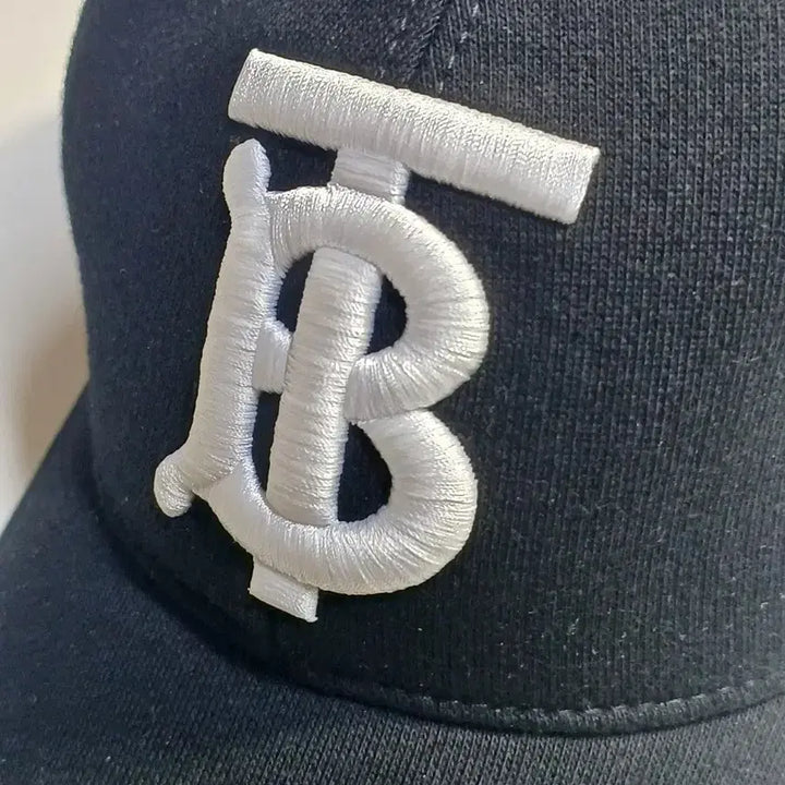 [SOLD OUT] (정품)버버리 TB로고 블랙 볼캡