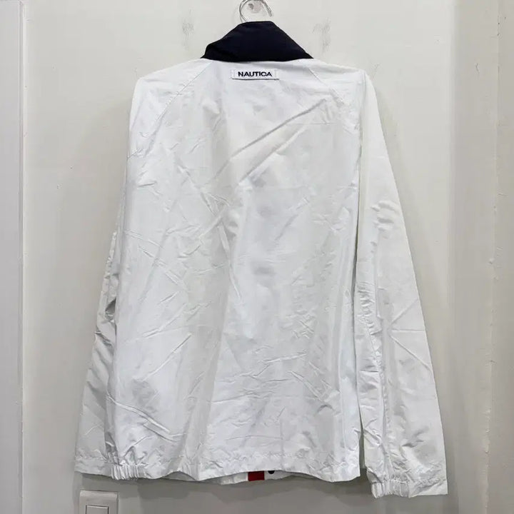 [SOLD OUT] 노티카 화이트 바람막이 자켓