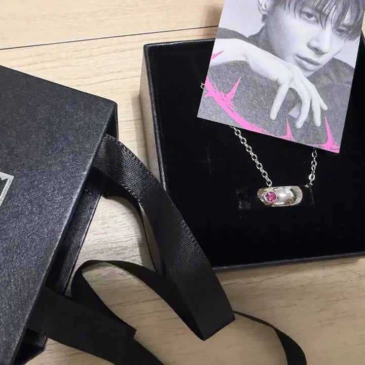 [BUNJANG] TXT Taehyun Thornbush Showcase Reverse Support Necklace / 투바투 TXT 가시덤불 쇼케이스 역조공 태현 반지목걸이