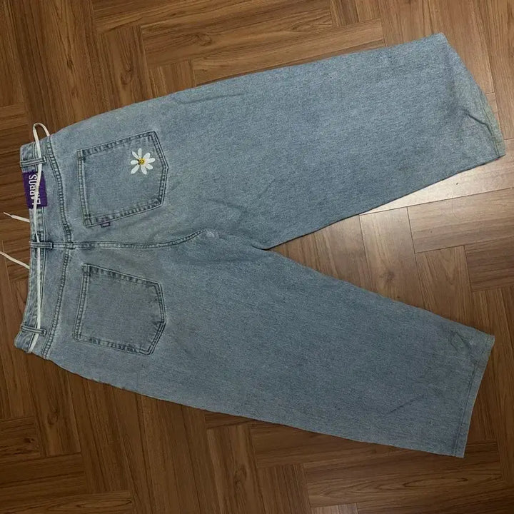 [BUNJANG] LABROS Daisy Embroidery Denim 배기진 (L) / LABROS 라브로스 스마트 데이지 배기진 연청