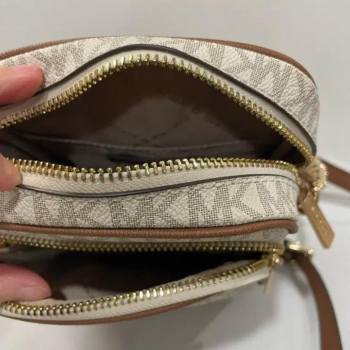[SOLD OUT] 마이클코어스 MK 로고 크로스백 가방