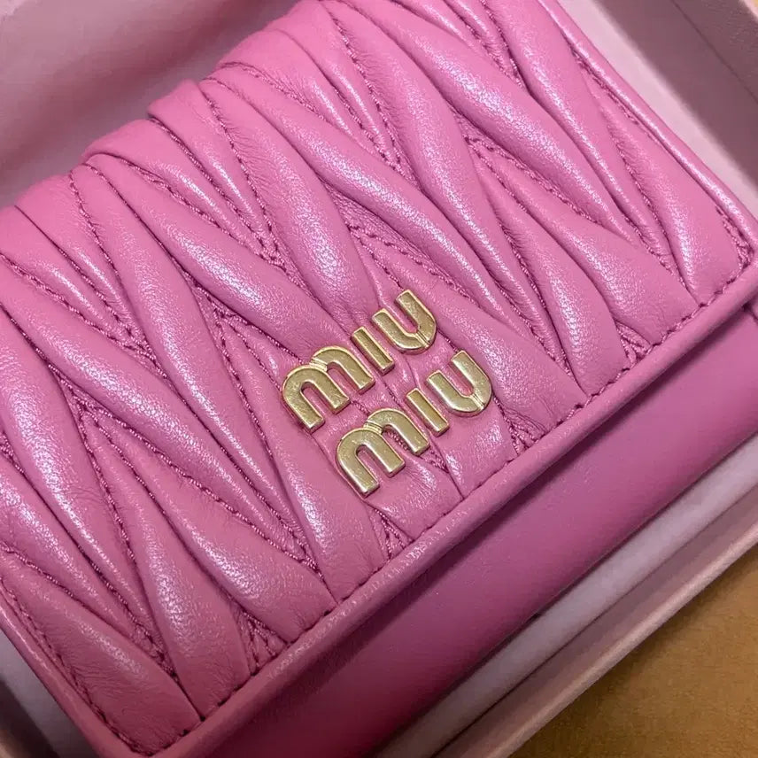 [BUNJANG] Miu Miu Matelasse Leather Bi-fold Wallet / [정품] 미우미우 마테라쎄 반지갑 핑크