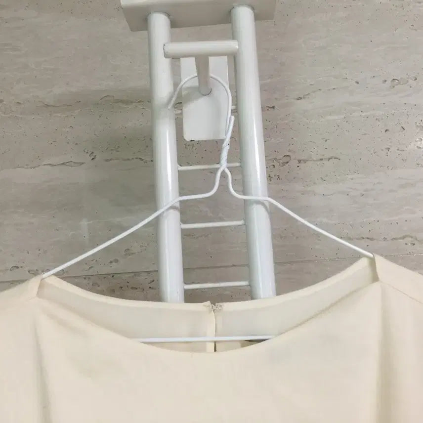 [SOLD OUT] 럭키슈에뜨 셔링 실크 블라우스 55