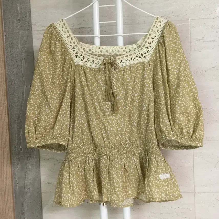 [BUNJANG] Thursday Island Smocked Blouse / 써스데이아일랜드 22 스모크 블라우스 S
