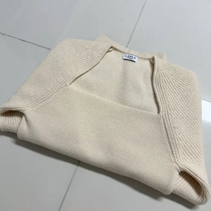[BUNJANG] Lapla Swann Knit Sweater / 라플라 스완니트