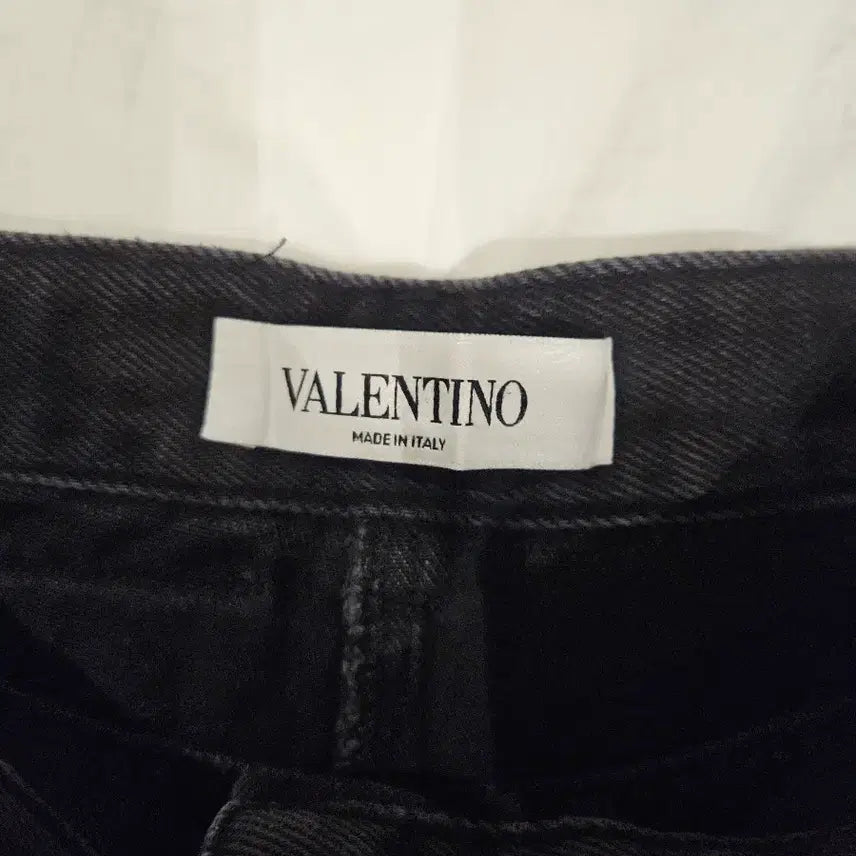 [BUNJANG] Valentino Black Denim Shorts / 발렌티노 블랙 데님 반바지