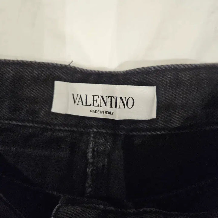 [BUNJANG] Valentino Black Denim Shorts / 발렌티노 블랙 데님 반바지