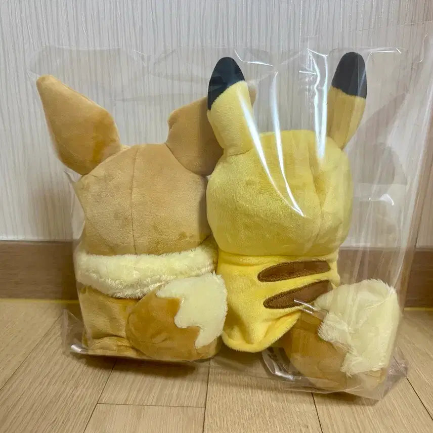 [BUNJANG] Pokemon Center Pikachu &amp; Eevee Poncho Plush Bundle / 포켓몬스터 포켓몬센터 2018 팬 오브 피카츄 이브이 판쵸 인형 일괄