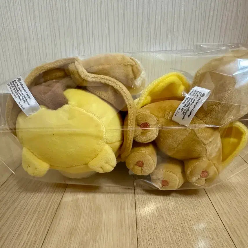 [BUNJANG] Pokemon Center Pikachu &amp; Eevee Poncho Plush Bundle / 포켓몬스터 포켓몬센터 2018 팬 오브 피카츄 이브이 판쵸 인형 일괄
