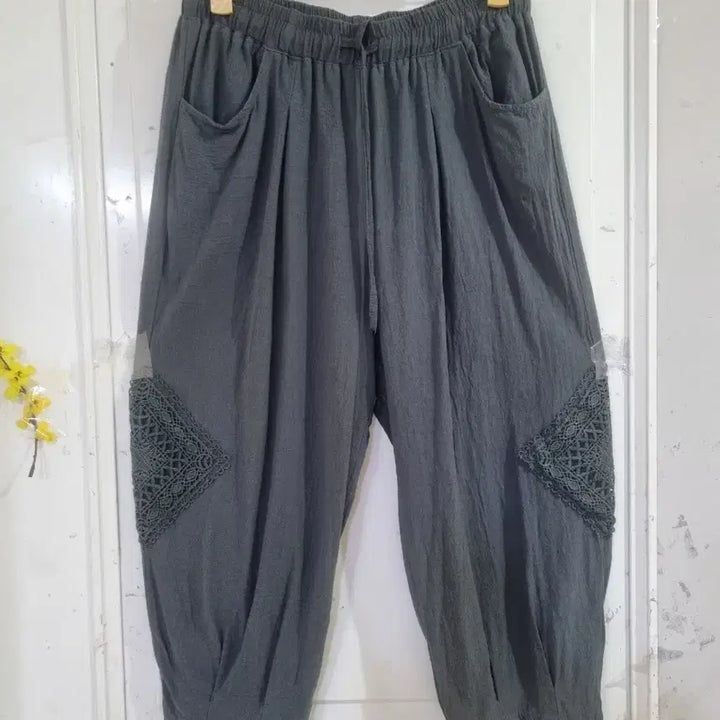 [BUNJANG] Summer Cool Side Lace Cotton Banded Pants / 여름 시원한 깜찍한옆줄 레이스  밴딩 . 면 베기통바지. 77까지