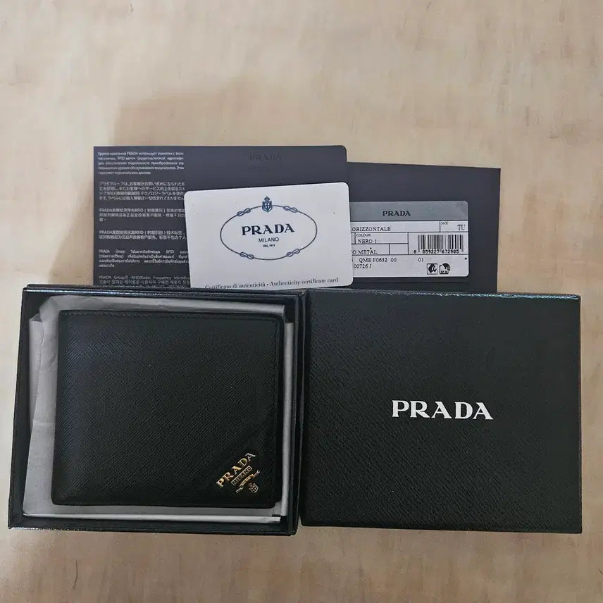 [SOLD OUT] [정품} 프라다 사피아노 블랙 반지갑
