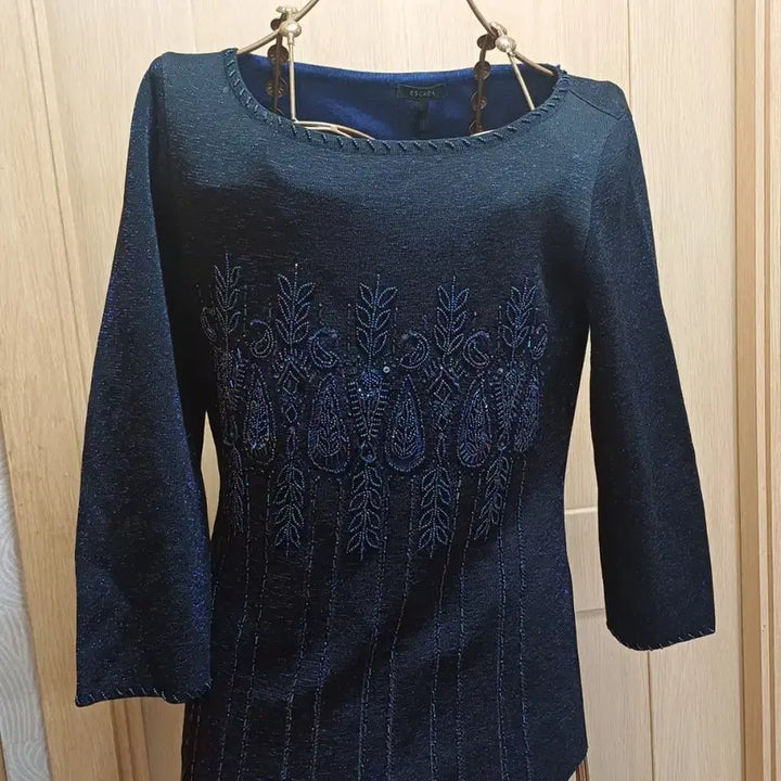 [BUNJANG] ESCADA Beaded Embroidered Wool Blend Knit Top - Size 34 / 에스카다(ESCADA) 비즈 자수 포인트 니트 톱 - 34사이즈