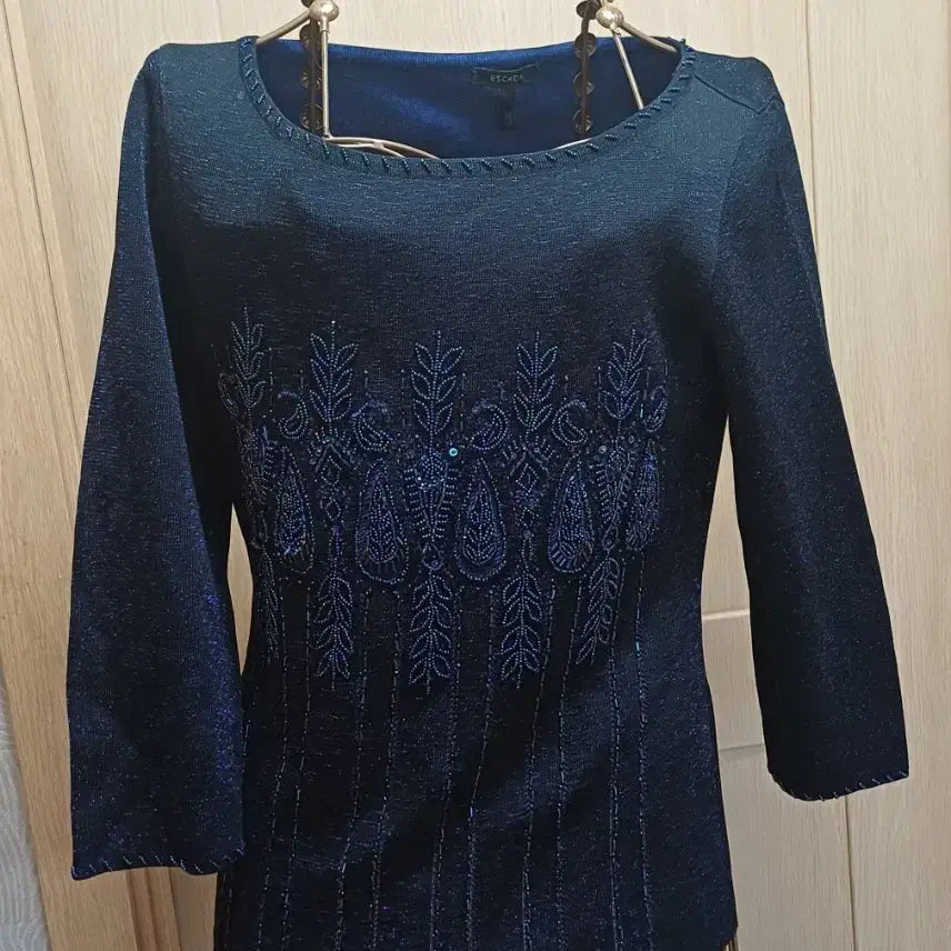 [BUNJANG] ESCADA Beaded Embroidered Wool Blend Knit Top - Size 34 / 에스카다(ESCADA) 비즈 자수 포인트 니트 톱 - 34사이즈