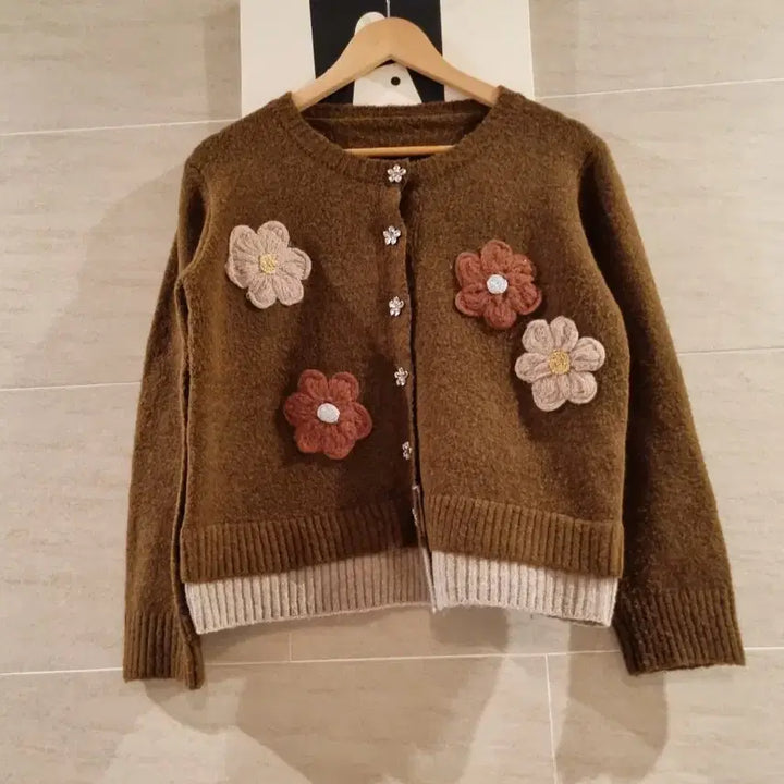 [BUNJANG] Floral Embroidered Brown Cardigan / 꽃 자수 브라운 가디건