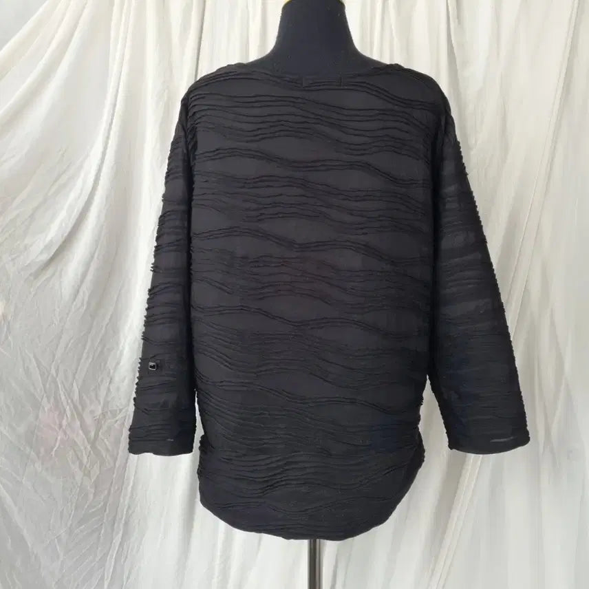 [BUNJANG] REORMIX Wave Textured Black Blouse / 물결 텍스쳐 블랙 블라우스