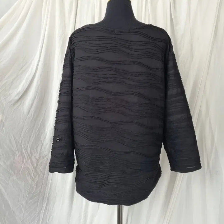 [BUNJANG] REORMIX Wave Textured Black Blouse / 물결 텍스쳐 블랙 블라우스