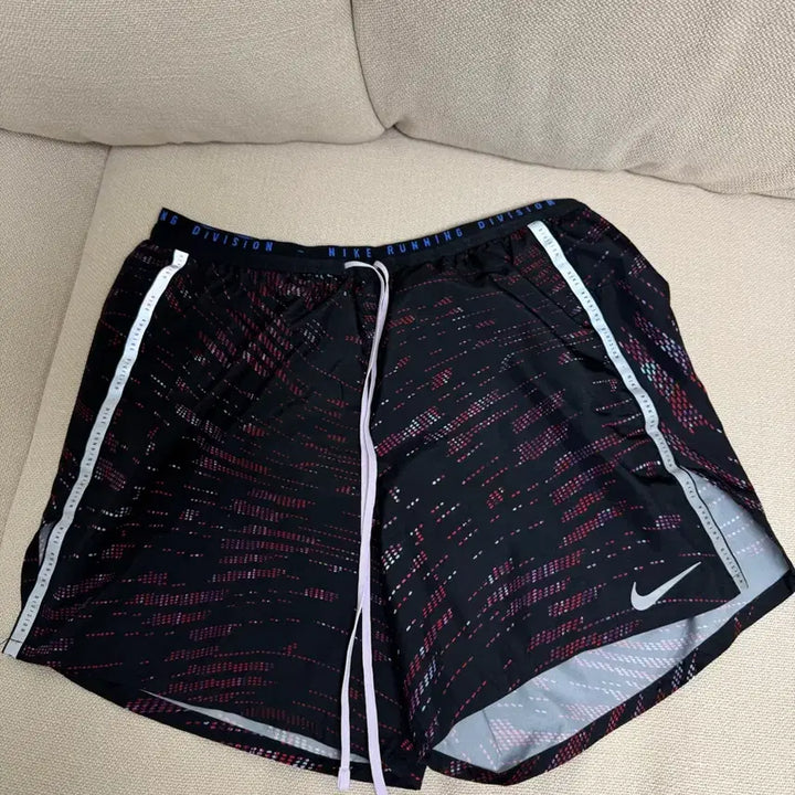 [SOLD OUT] 나이키 러닝 디비전 L 쇼츠