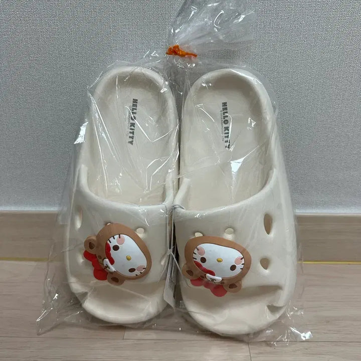 [BUNJANG] Hello Kitty Slippers / 헬로키티 슬리퍼