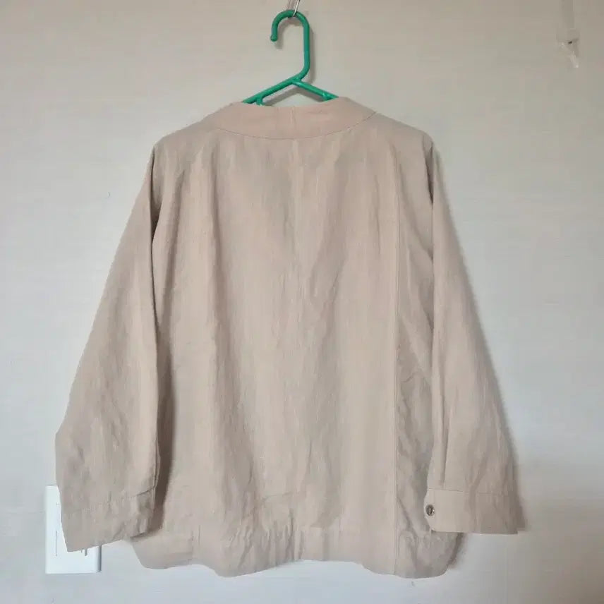 [SOLD OUT] 베이지색 숏 기장 포켓 블라우스