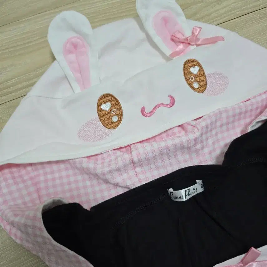 [BUNJANG] Strawberry Rabbit Moe Overalls Top - Black / 타오바오 딸기토끼 모에 멜빵 상의 블랙