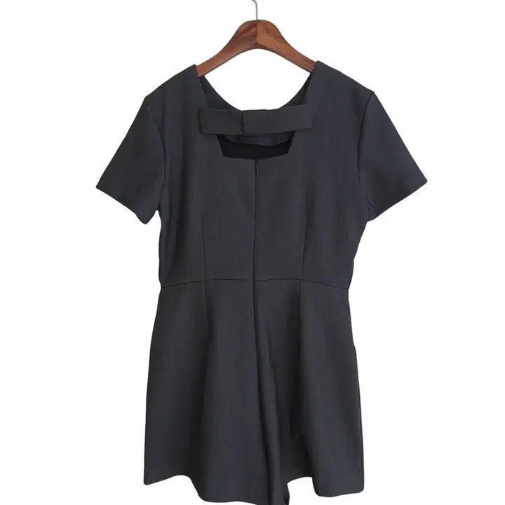 [SOLD OUT] 교신안함)백 리본 포인트 점프수트-차콜/고퀄