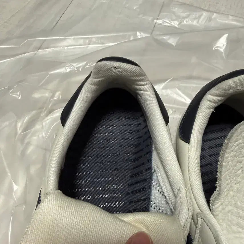 [BUNJANG] Adidas Pharrell Humanrace Samba / 아디다스 퍼렐 휴먼레이스 삼바 (260)