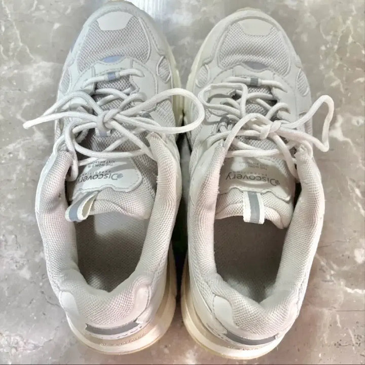 [BUNJANG] Discovery Ivory Sneakers 230 / 디스커버리 운동화 아이보리 230