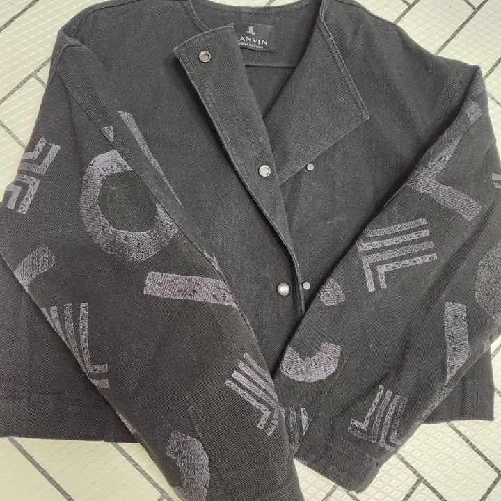 [SOLD OUT] 거의새거) 랑방 로고 자수 데님 점퍼 / 블랙