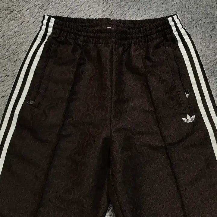 [BUNJANG] Adidas 70s Oversized Track Pants / [[여성 M,24년,새상품급] 아디다스 70S 오버사이즈 트랙팬츠p118