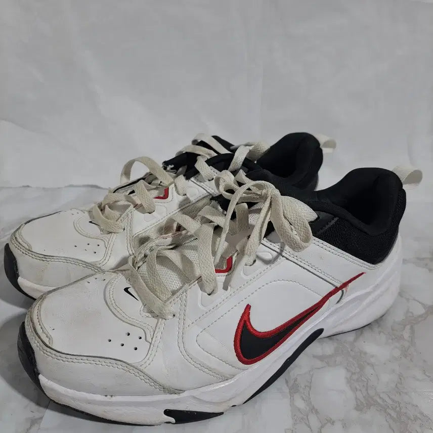 [SOLD OUT] 나이키 디파이올데이 남성 운동화 270 (신1431)