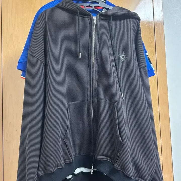 [BUNJANG] Def Gaments Stripe Hooded Zip-Up Brown / 데프가먼츠 스트라이프 후드집업 브라운