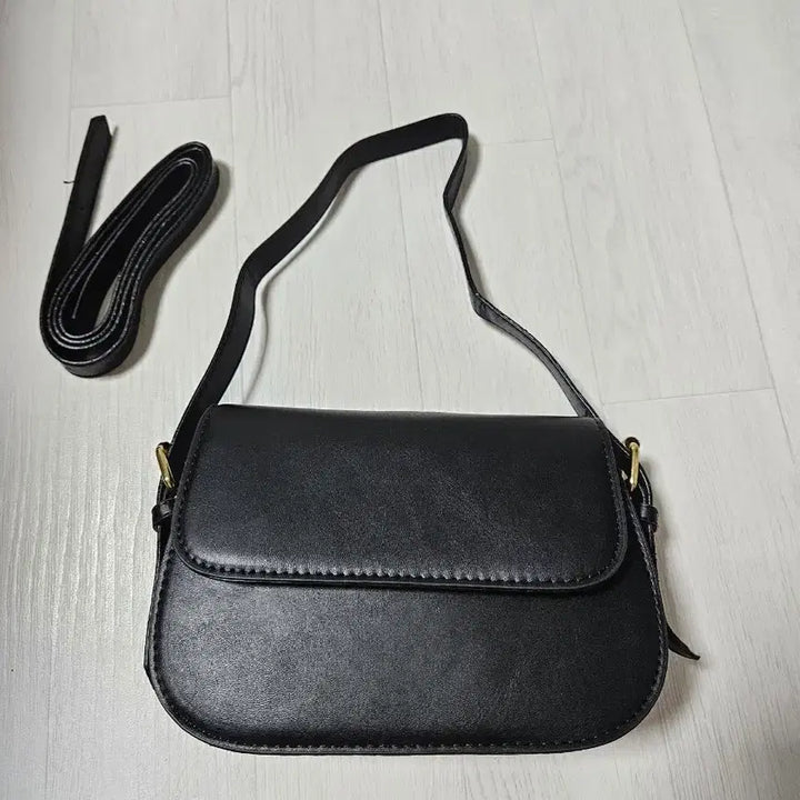 [BUNJANG] Black Mini Crossbody Shoulder Bag / (새상품)블랙 미니 숄더백 크로스백