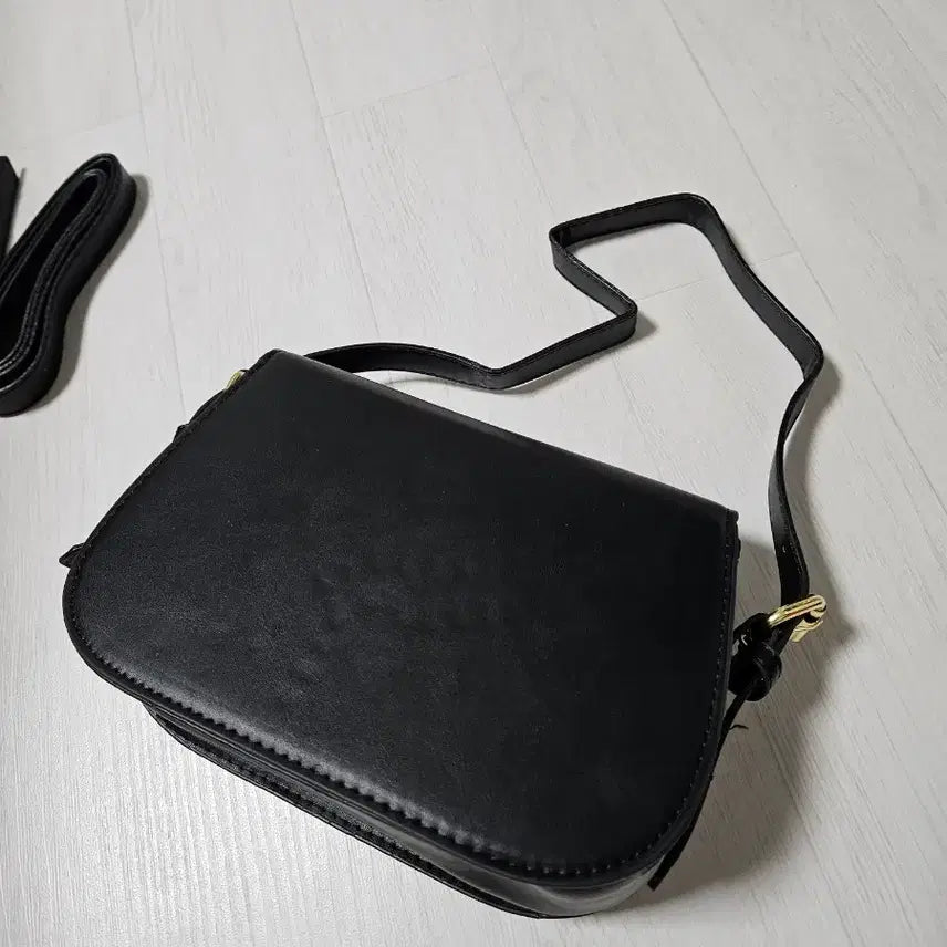 [BUNJANG] Black Mini Crossbody Shoulder Bag / (새상품)블랙 미니 숄더백 크로스백