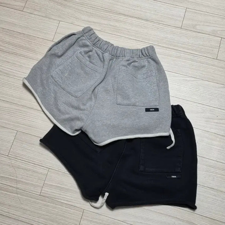 [SOLD OUT] DBSR 덤브스트럭 숏 반바지 M 2개