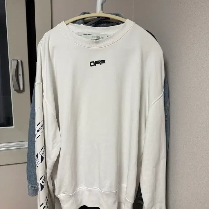 [SOLD OUT] {A/L} 오프화이트 에어포트 맨투맨