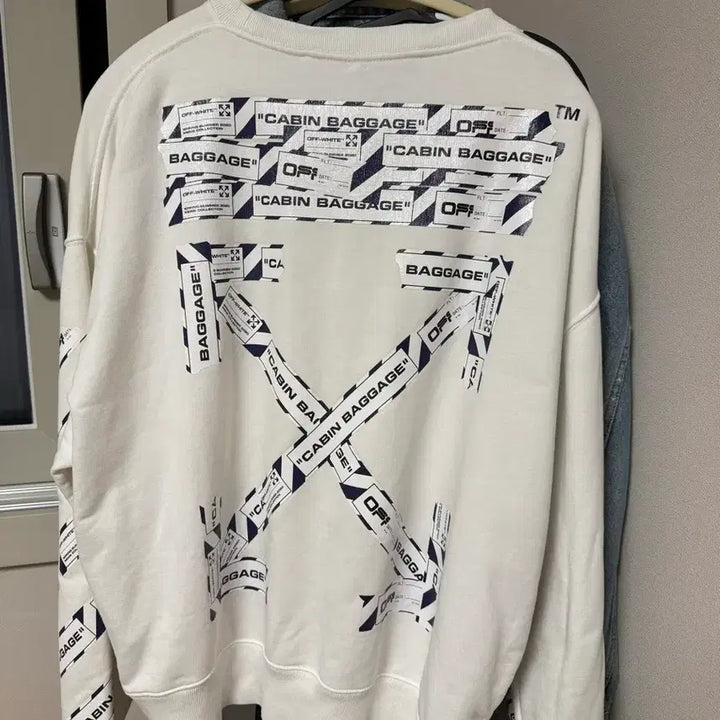 [SOLD OUT] {A/L} 오프화이트 에어포트 맨투맨