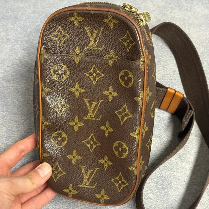 [BUNJANG] Louis Vuitton Monogram Sling Bag / 루이비통 겐지 모노그램 슬링백