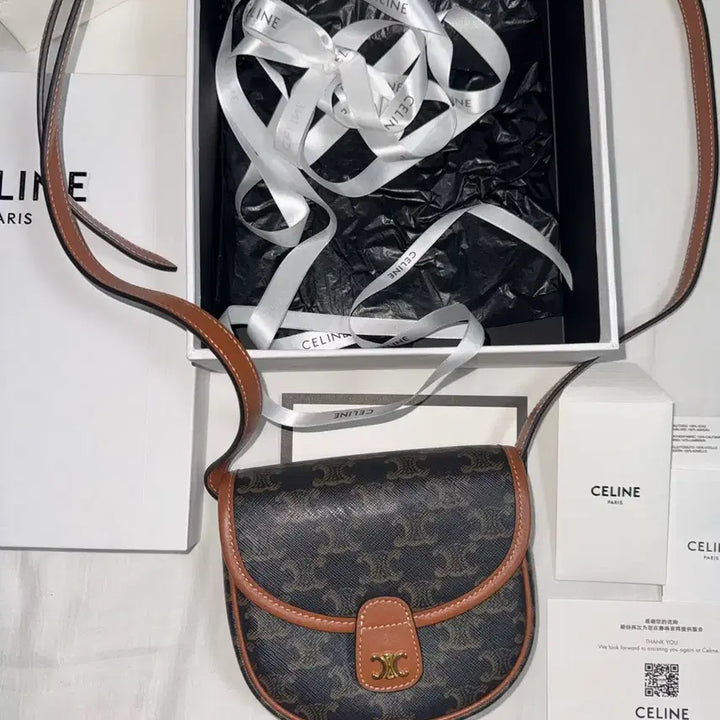 [SOLD OUT] 셀린느(CELINE) 미니 베사체 트리옹프 캔버스 &amp; 카프스킨