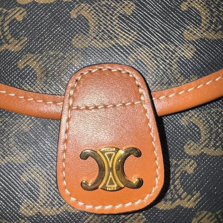 [SOLD OUT] 셀린느(CELINE) 미니 베사체 트리옹프 캔버스 &amp; 카프스킨