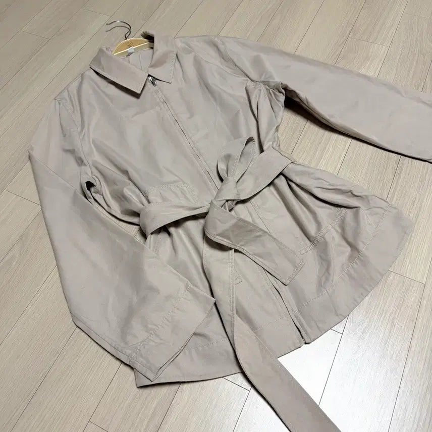 [BUNJANG] COS Cotton Short Trench Coat Beige Jacket / COS 코스 코튼 숏트렌치 코트 베이지 하프자켓 유틸리티포켓벨트바스락야상