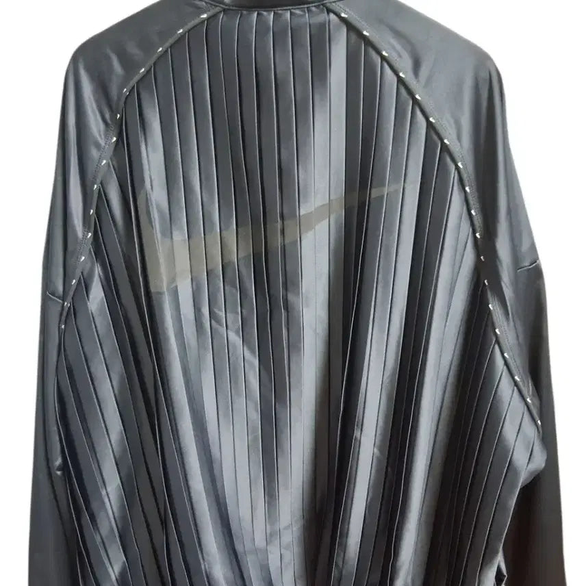 [SOLD OUT] 나이키 플리츠 디테일 블랙 집업 자켓